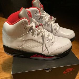 Air Jordan 5 Retro Fire Red Silver Tongue. 10.5